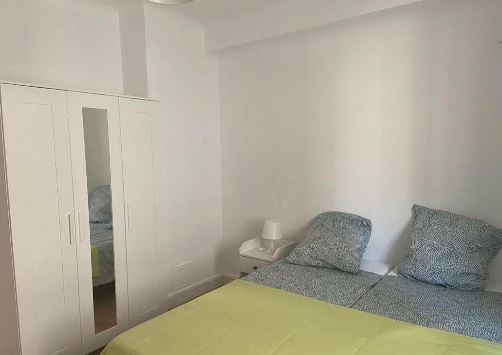شقة Beau F3, Renove, Calme, En Plein Centre De نيم المظهر الخارجي الصورة